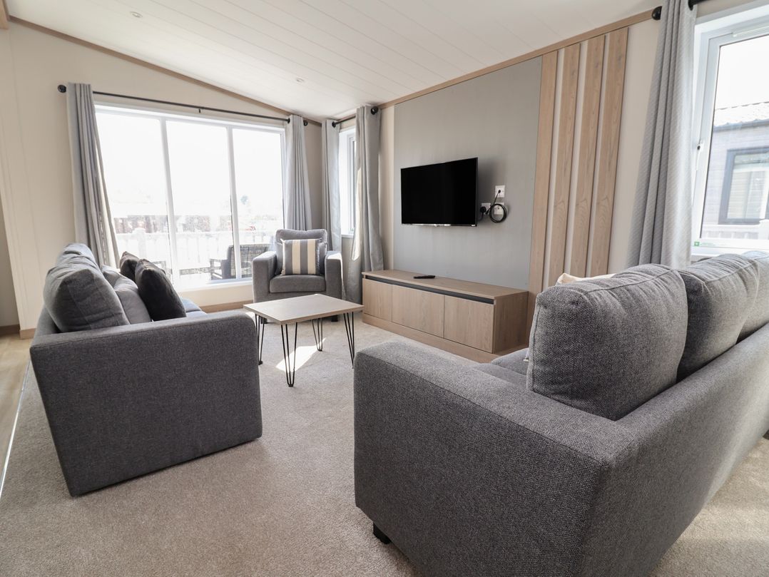 Cedar Lodge 3 Bedrooms with hot tub