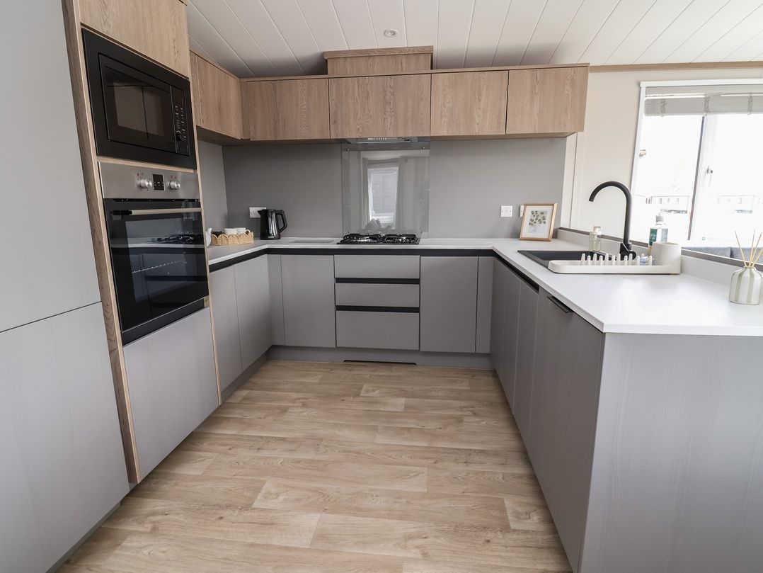 Cedar Lodge 3 Bedrooms with hot tub