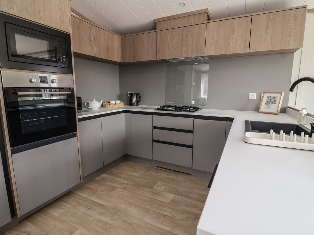 Cedar Lodge 3 Bedrooms with hot tub