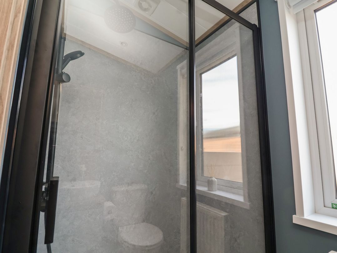 Cedar Lodge 3 Bedrooms with hot tub