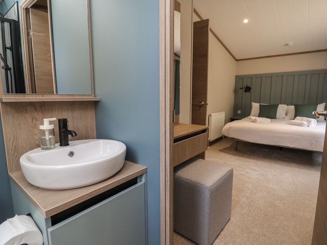 Cedar Lodge 3 Bedrooms with hot tub