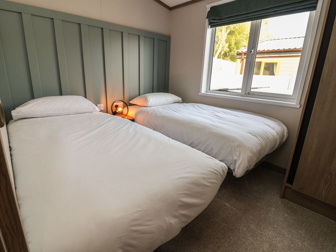 Cedar Lodge 3 Bedrooms with hot tub