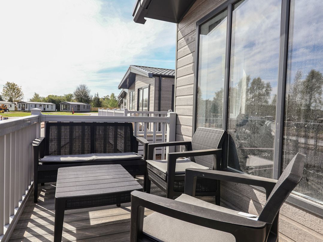 Cedar Lodge 3 Bedrooms with hot tub