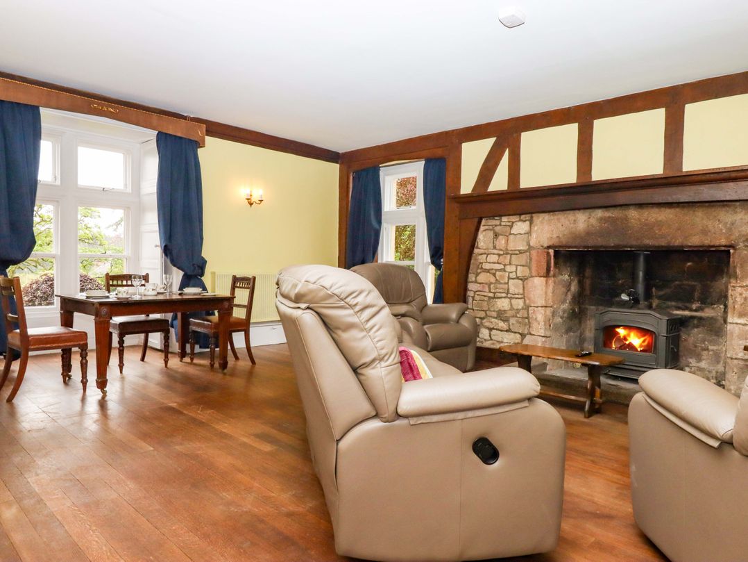 Dowrich West Wing Apartment