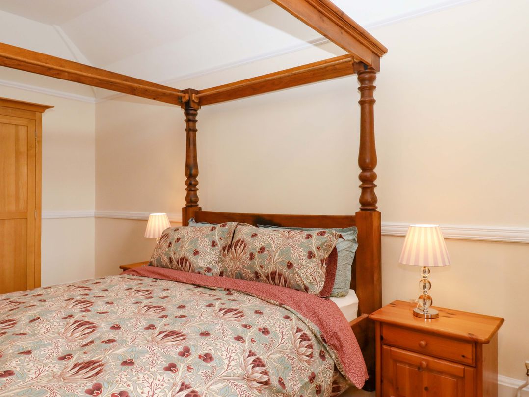 Dowrich West Wing Apartment