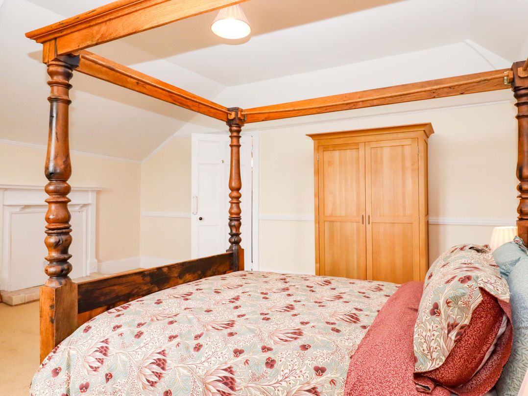 Dowrich West Wing Apartment