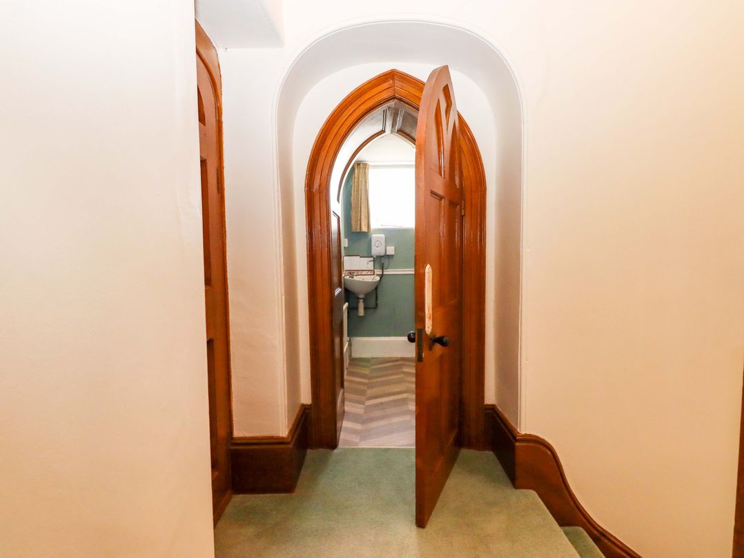 Dowrich West Wing Apartment