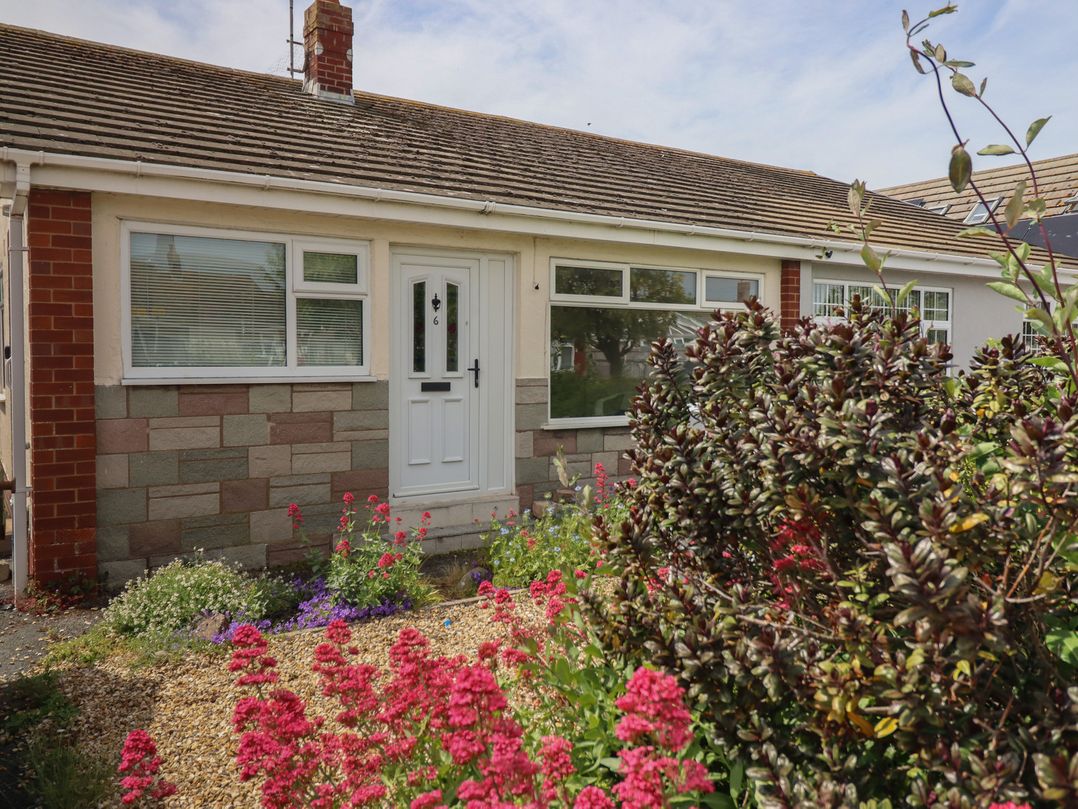 6 Bastion Close