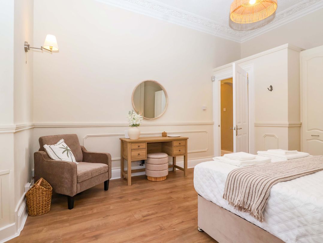 Flat 2 The Moorings