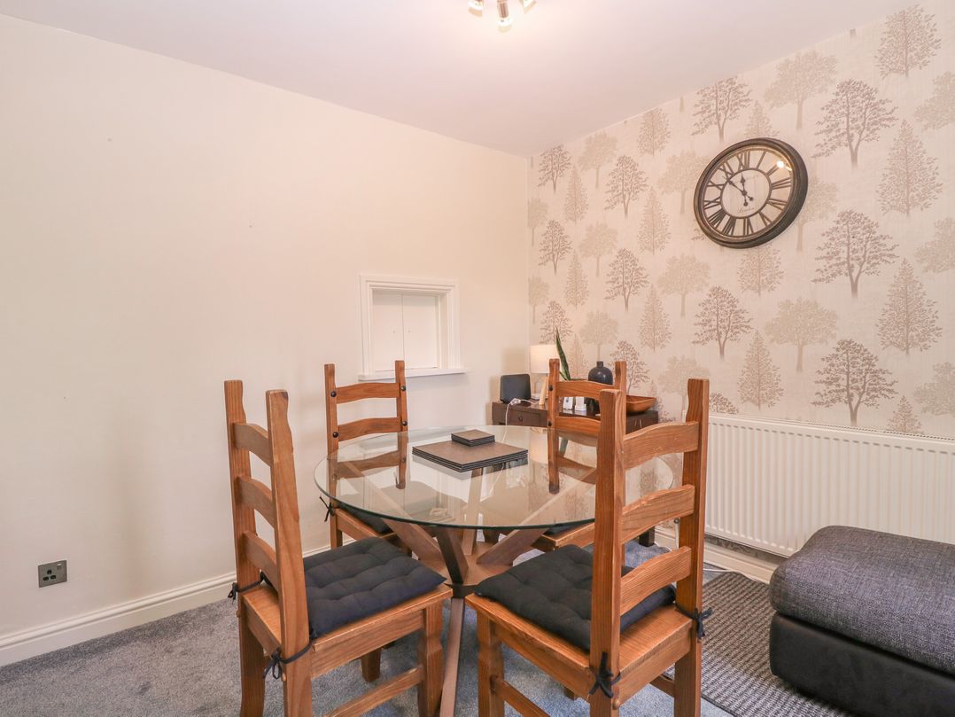 24 Cefn Court
