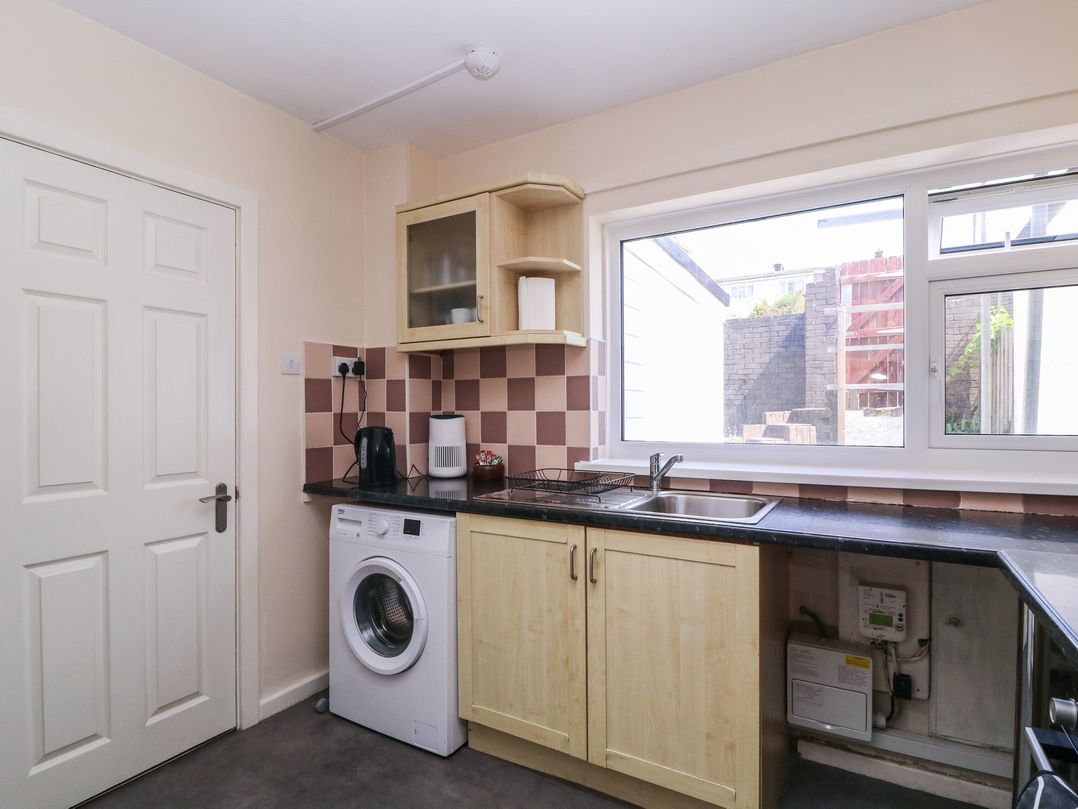 24 Cefn Court