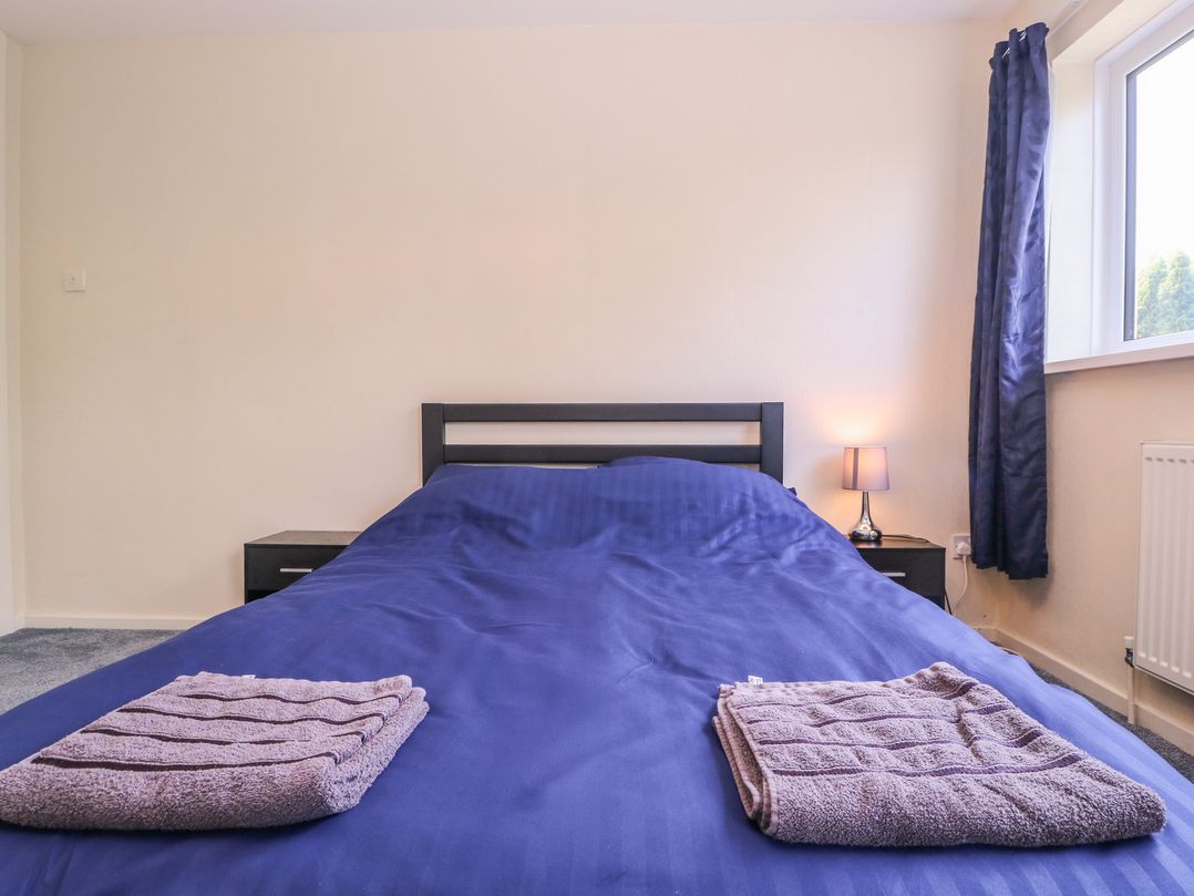 24 Cefn Court