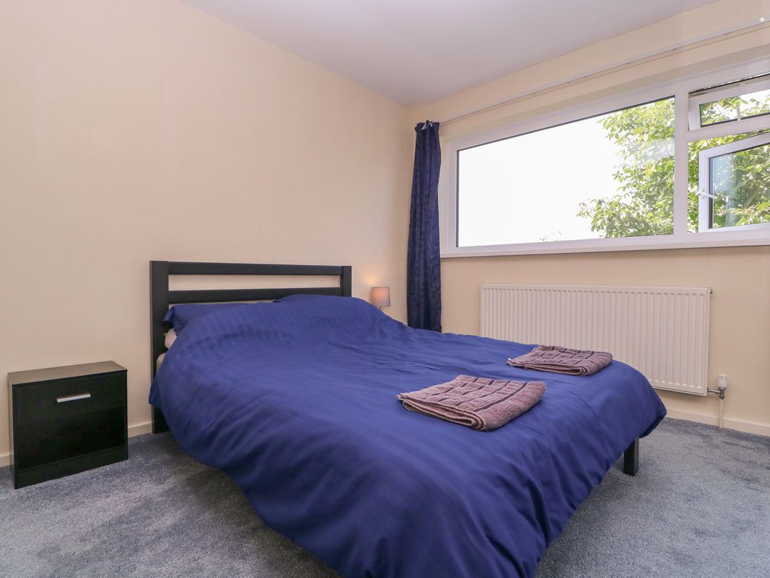 24 Cefn Court