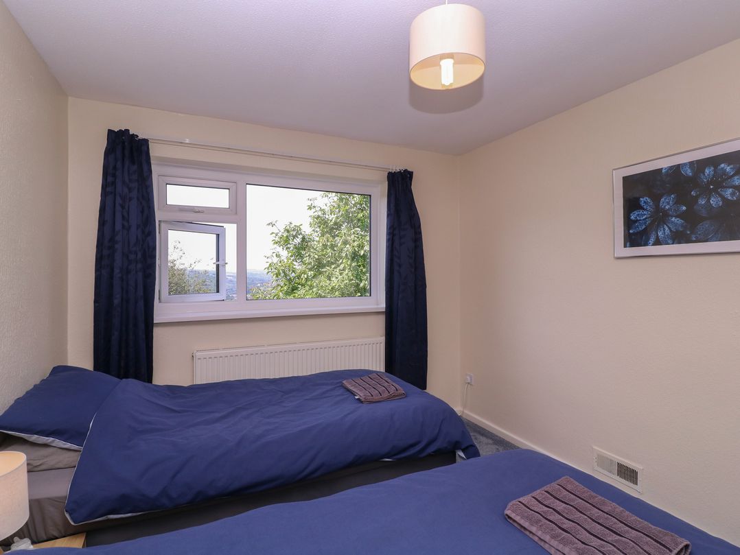 24 Cefn Court