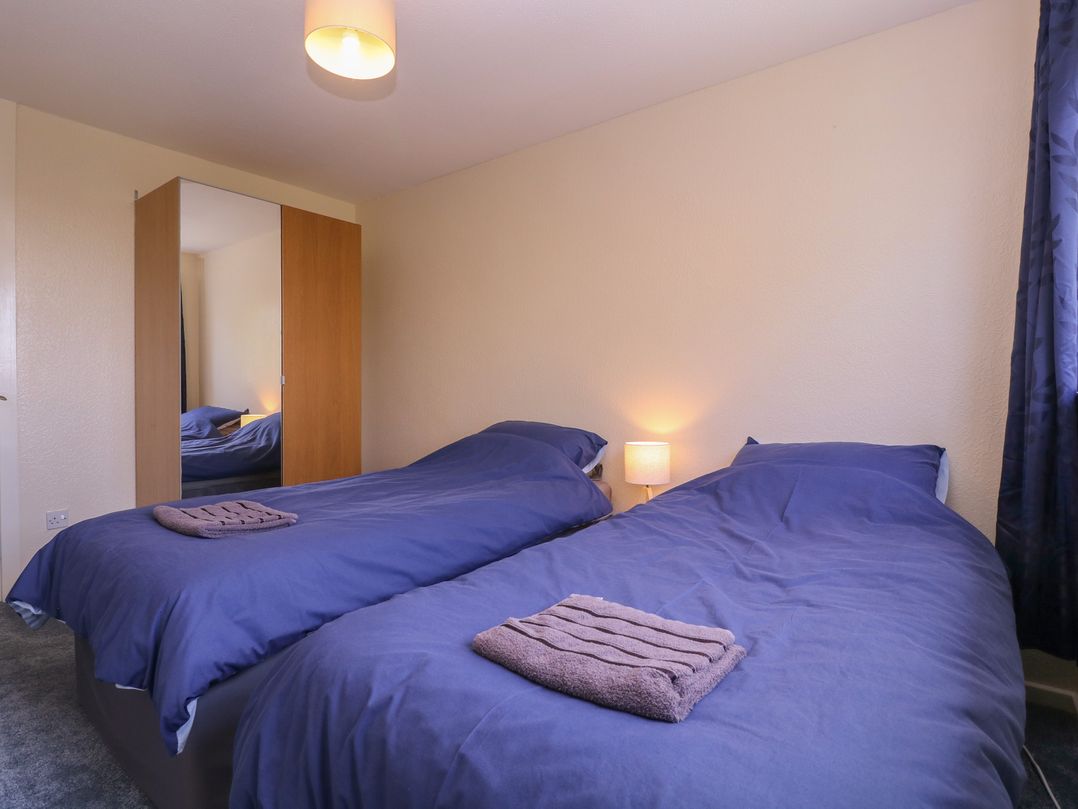 24 Cefn Court