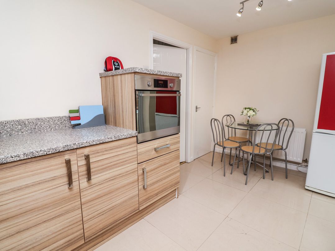 31 Llys Ogwen