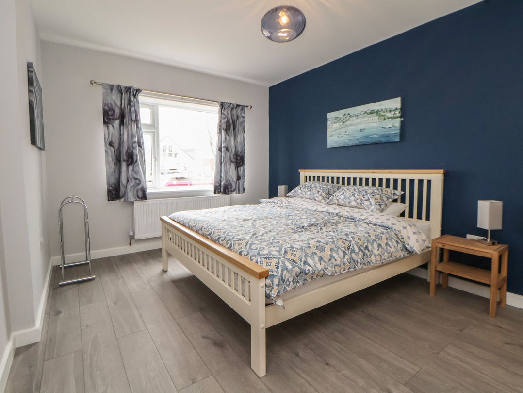 Mike’s Place On The Cove