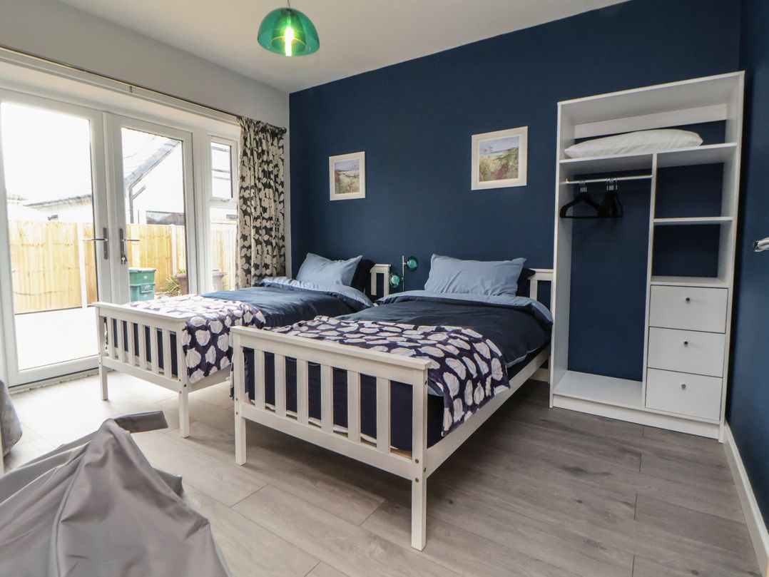 Mike’s Place On The Cove