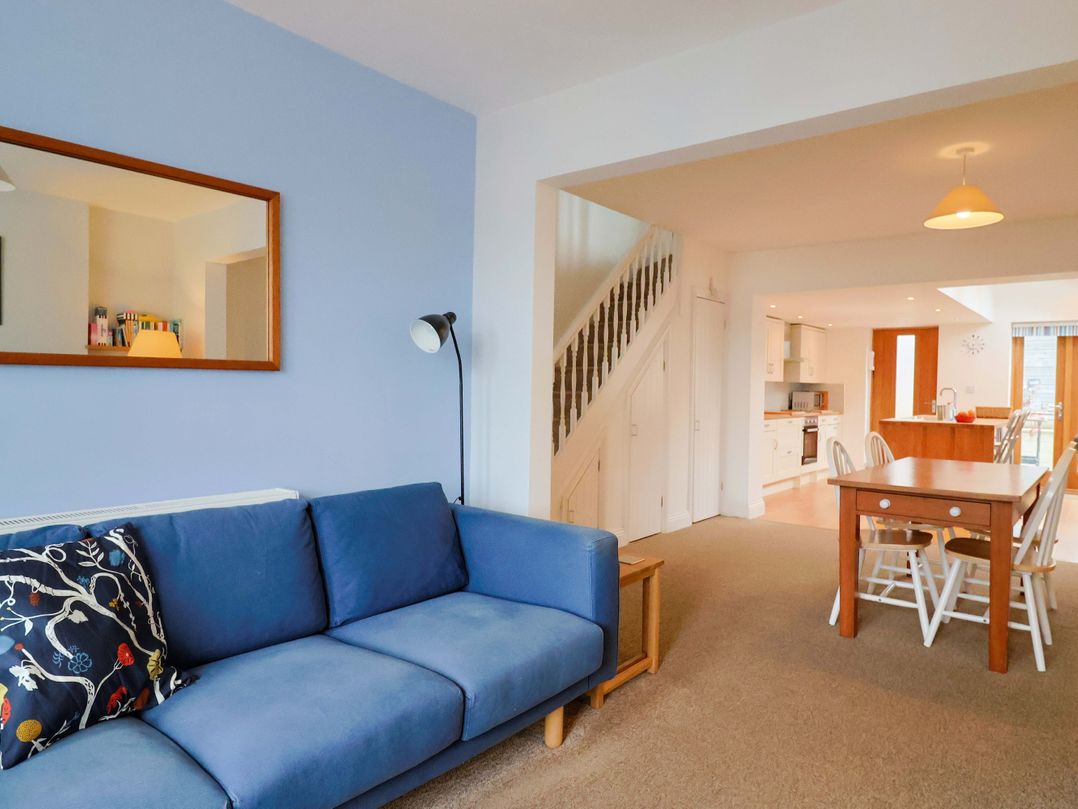 4 Peaslands Road