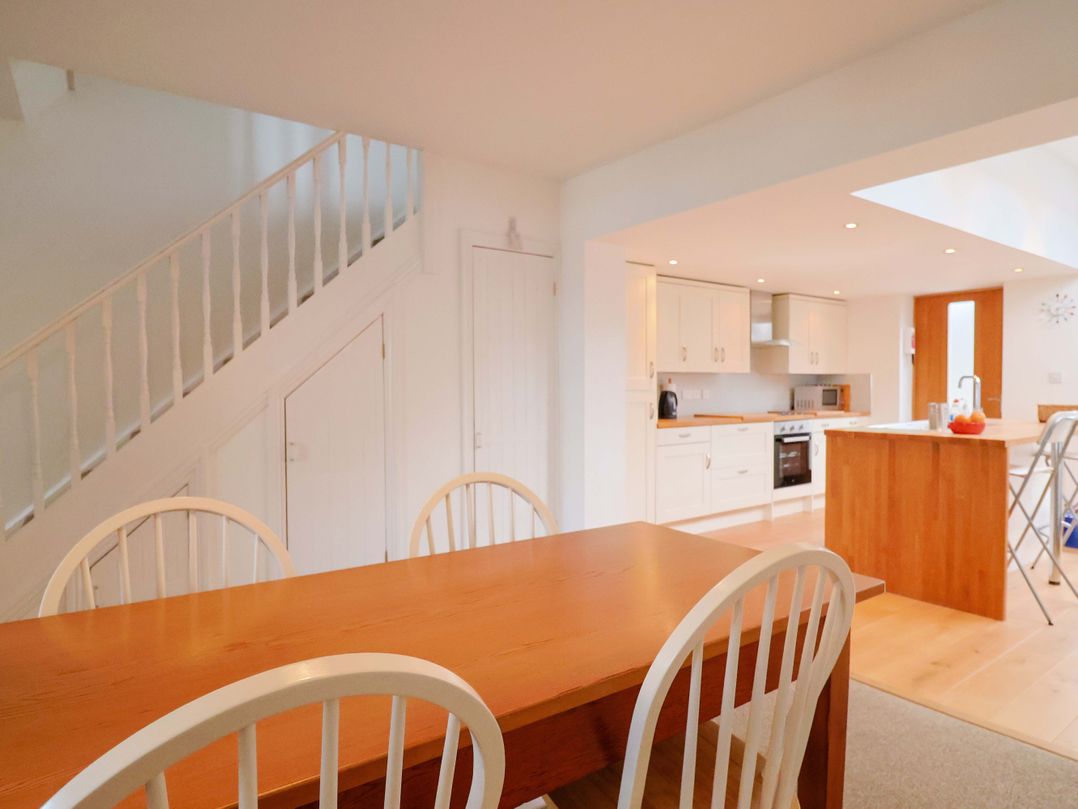 4 Peaslands Road