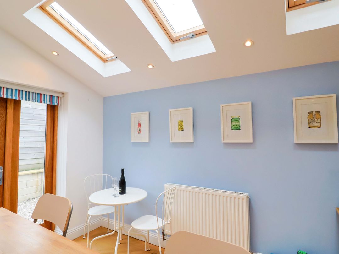 4 Peaslands Road