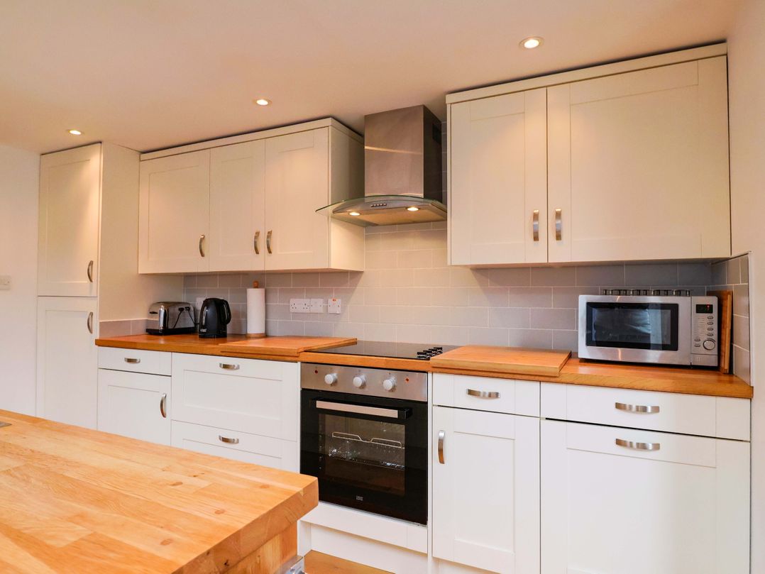 4 Peaslands Road
