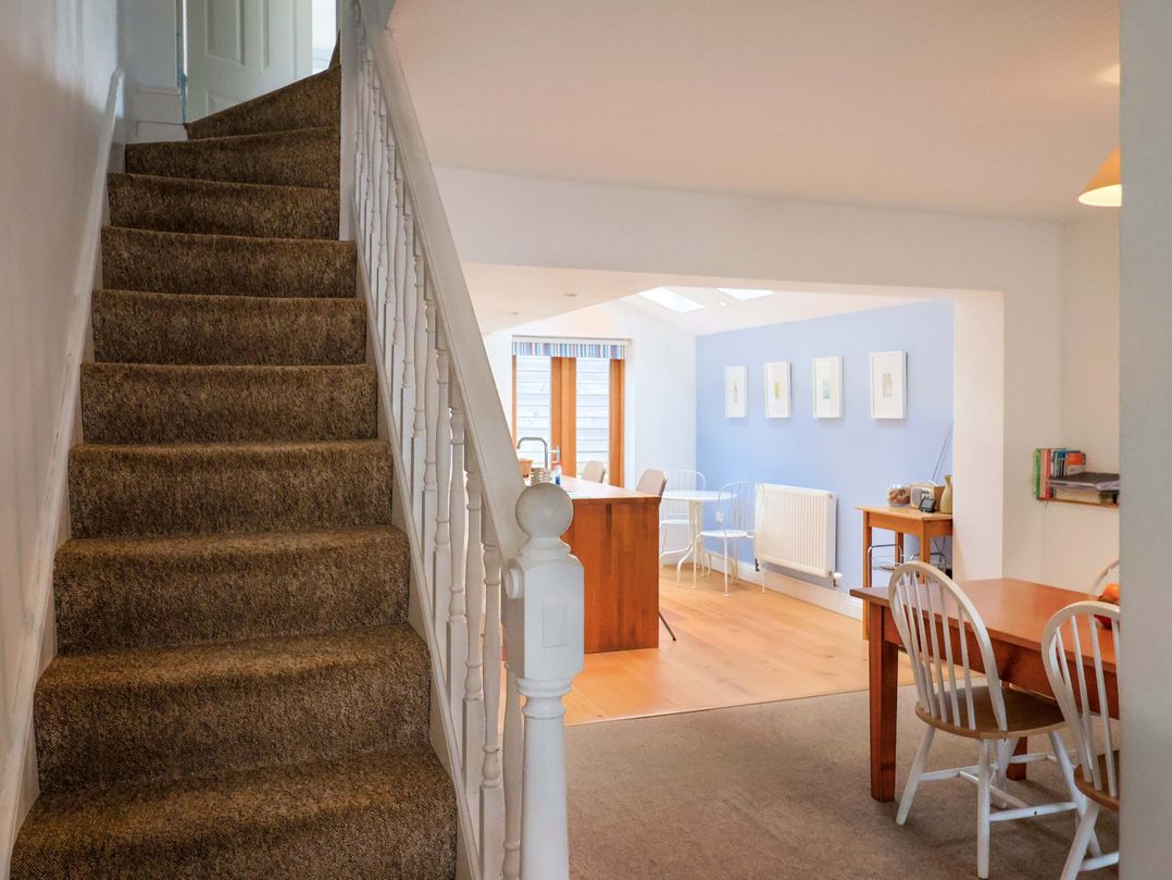 4 Peaslands Road