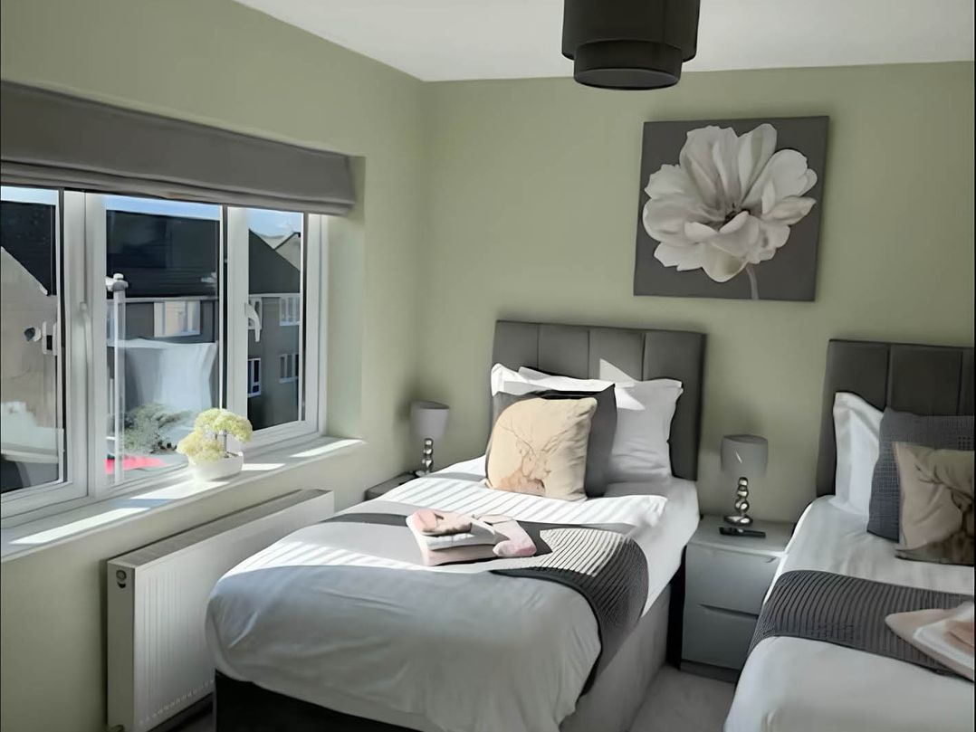 2 Bed House - Sleeps 4 - Garden - Parking - Wifi