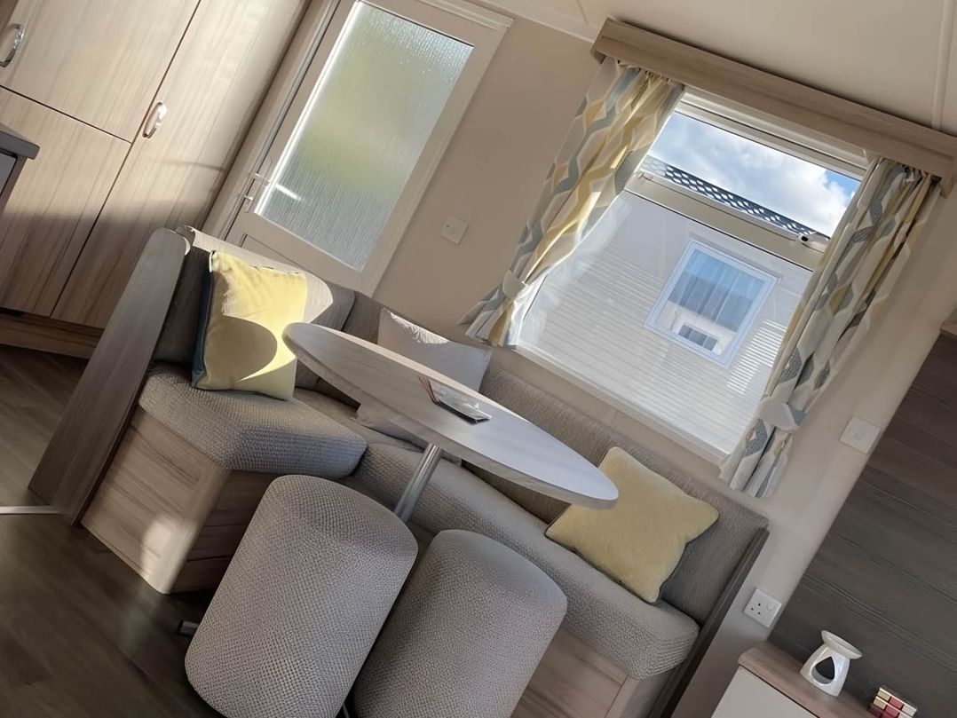 Beverley bay 2-Bed Caravan, Sleeps 6, Pet Friendly