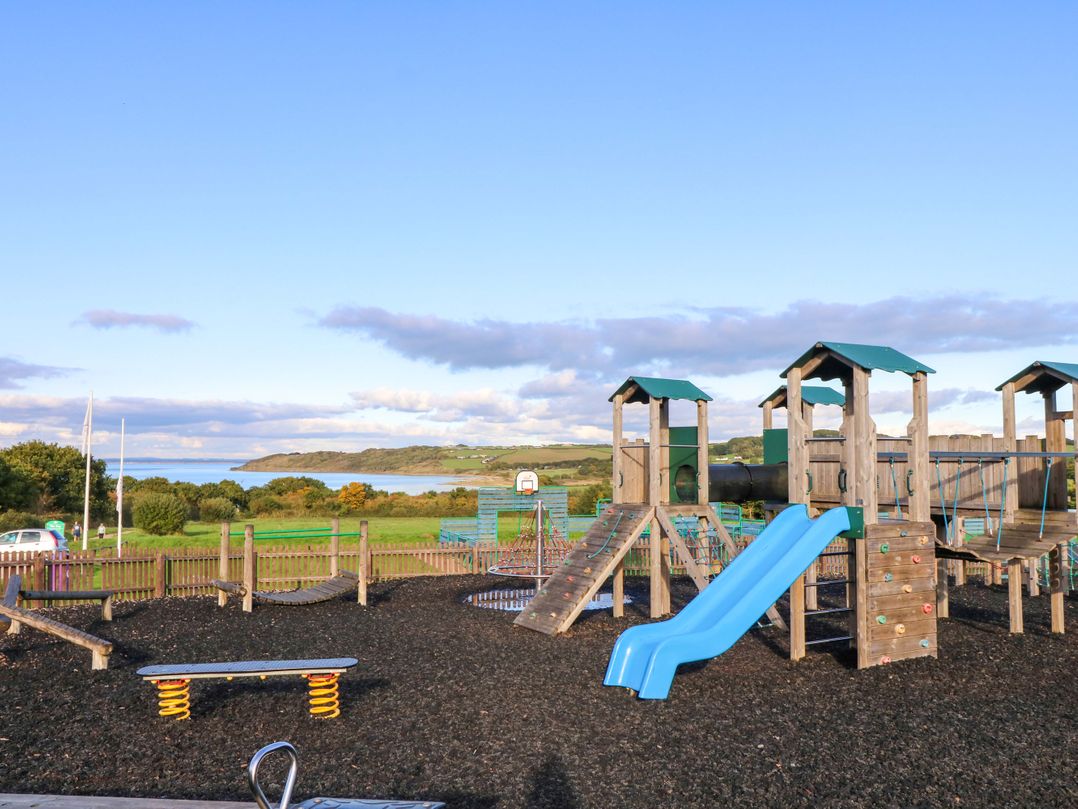 Oaklands 3