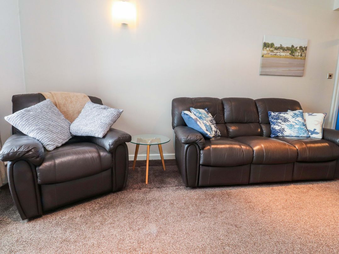 Flat 2, Dorstan