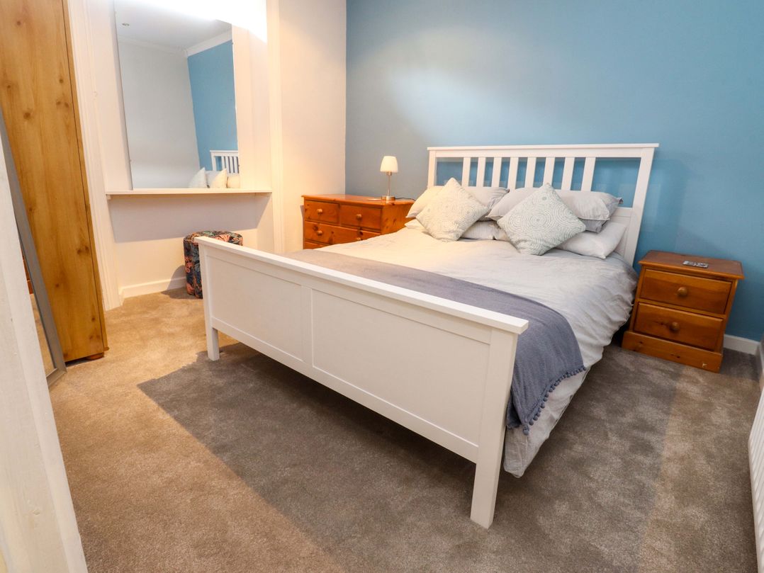 Flat 2, Dorstan