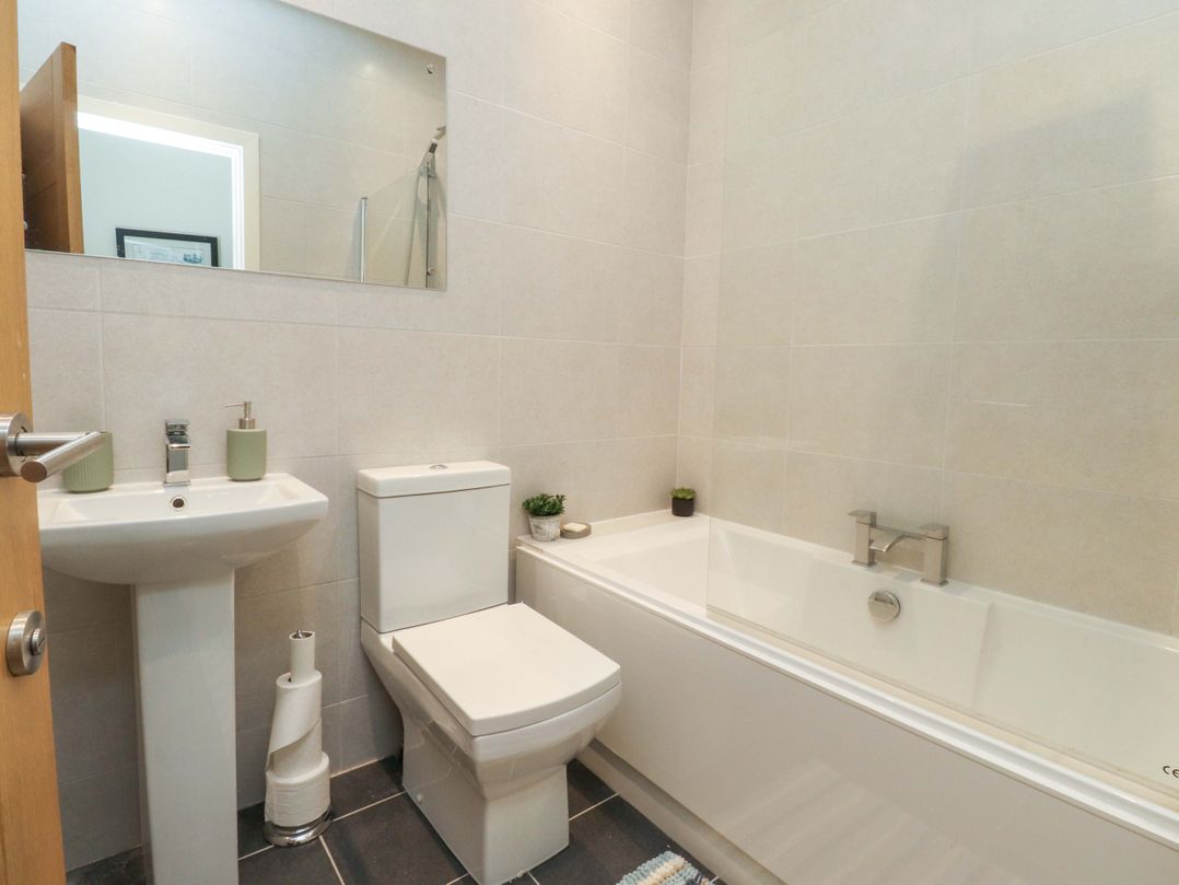 Flat 2, Dorstan