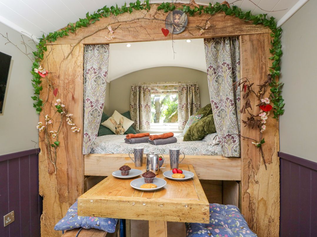 Valley View Shepherd's Hut