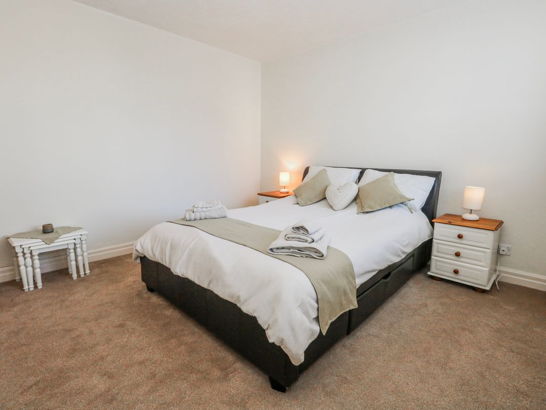 Flat 17 Golden Gates