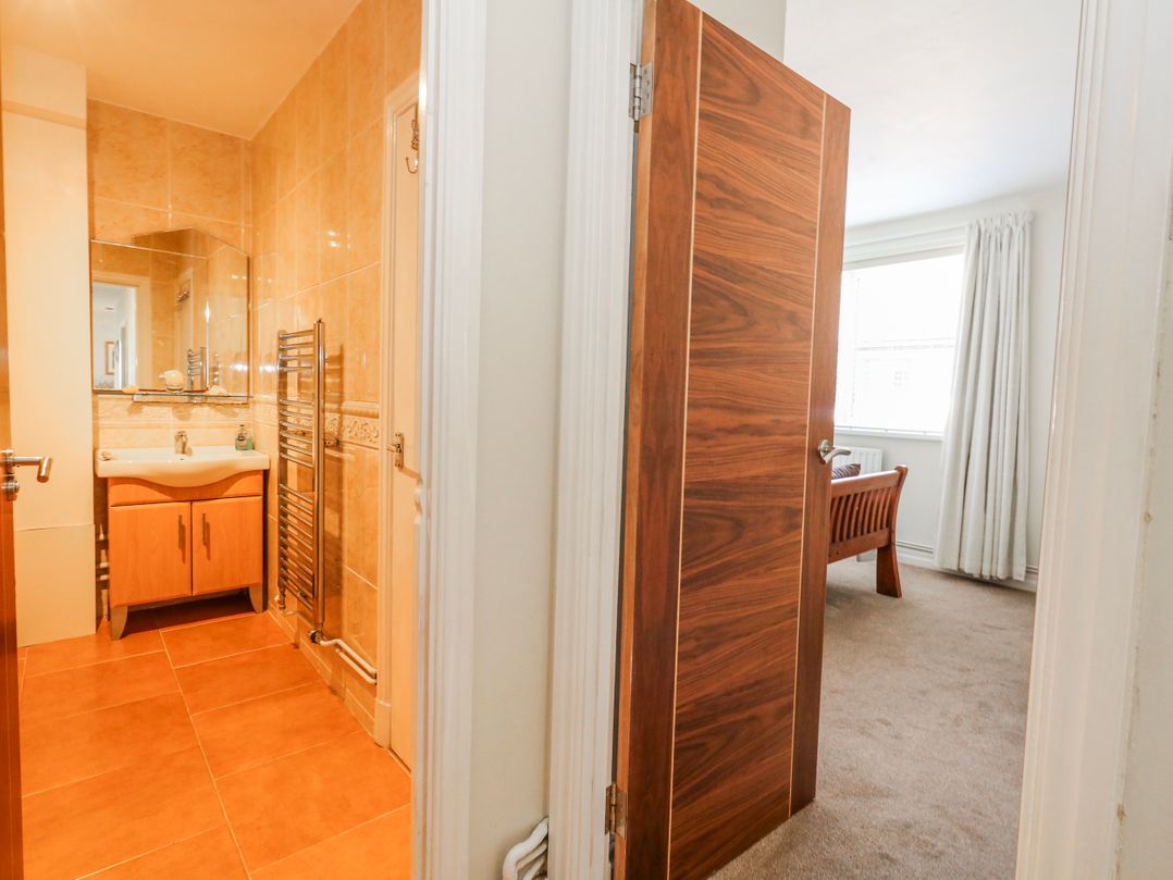 Flat 17 Golden Gates