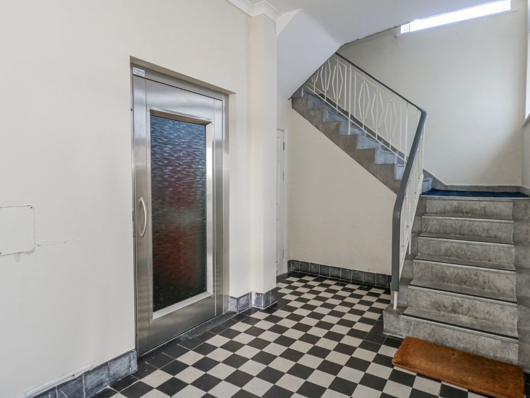 Flat 17 Golden Gates