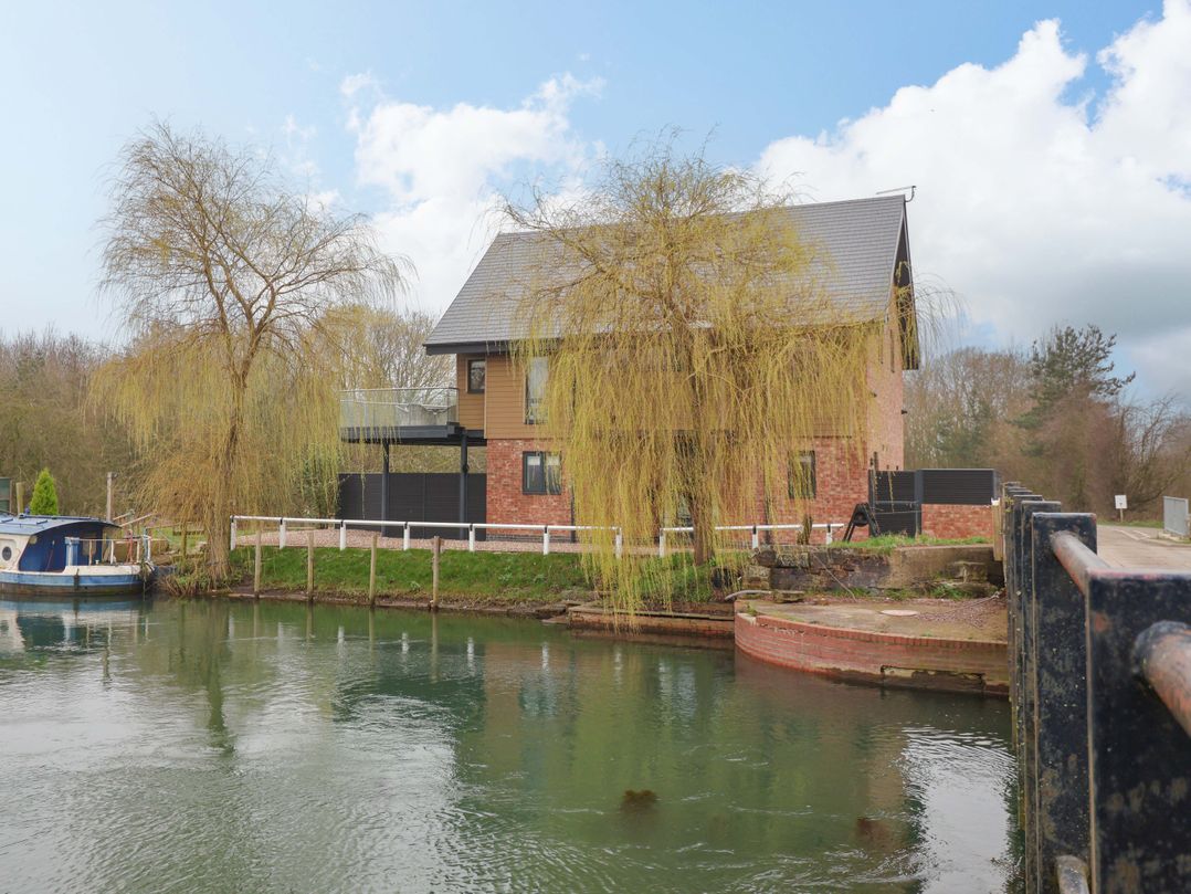 Swing Bridge Cottage
