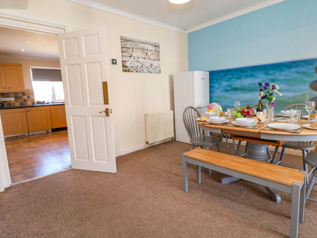 Home from Home near the Sea