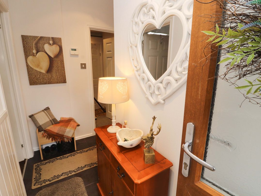 Jodene Lodge, Redwood 2