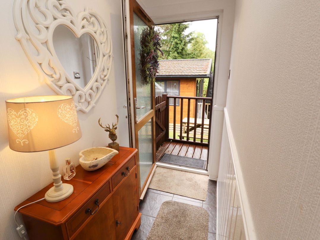 Jodene Lodge, Redwood 2