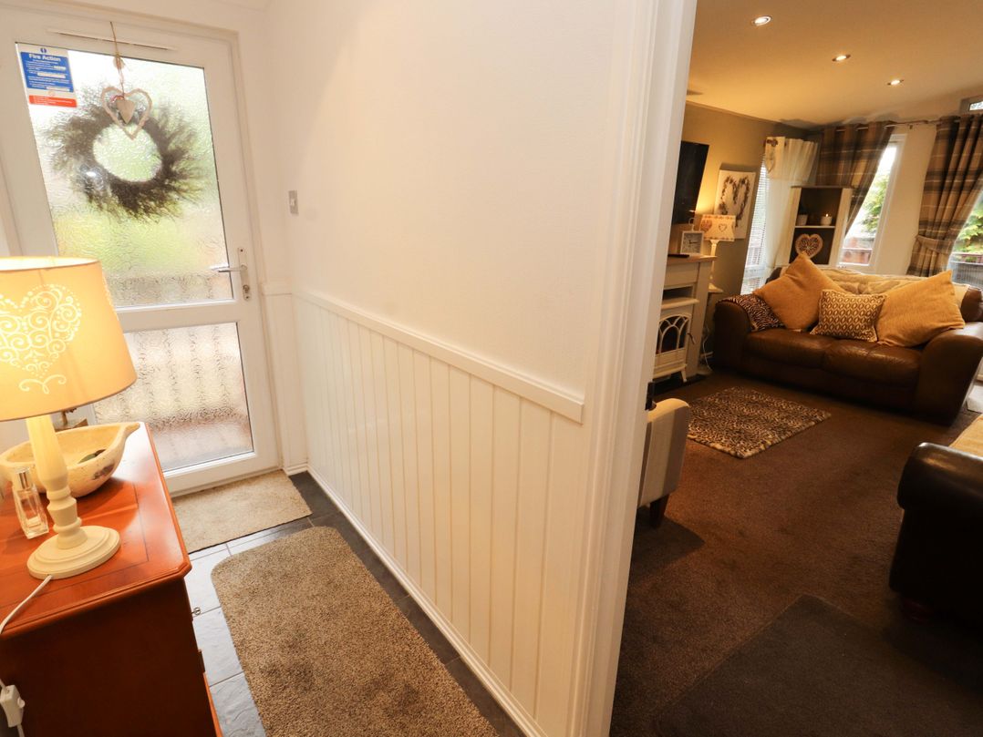 Jodene Lodge, Redwood 2