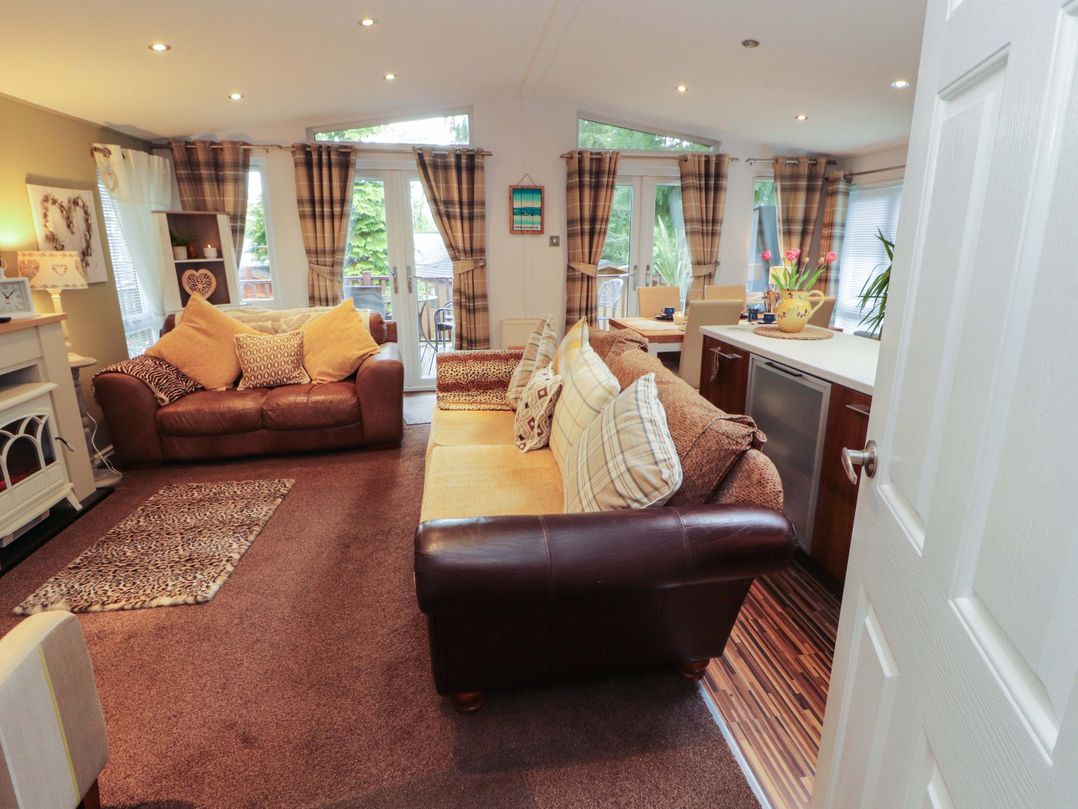 Jodene Lodge, Redwood 2