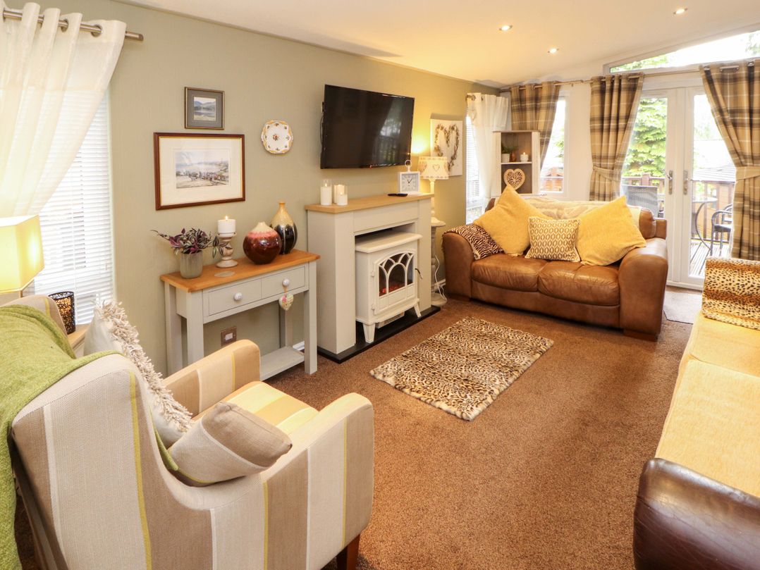 Jodene Lodge, Redwood 2