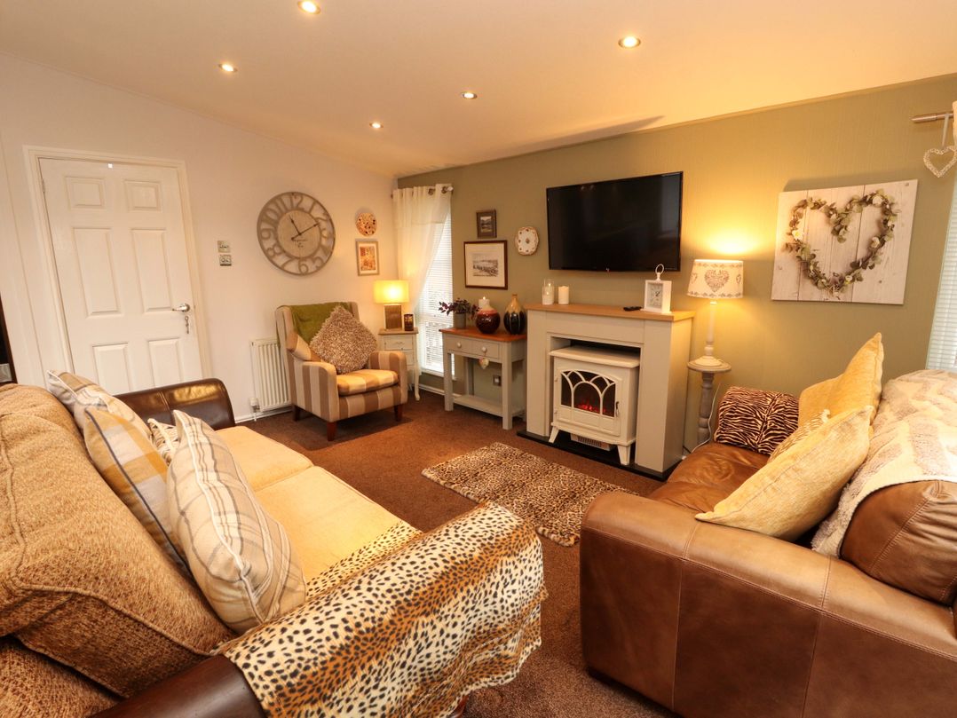 Jodene Lodge, Redwood 2