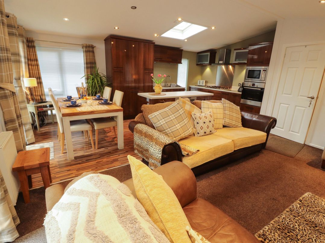 Jodene Lodge, Redwood 2