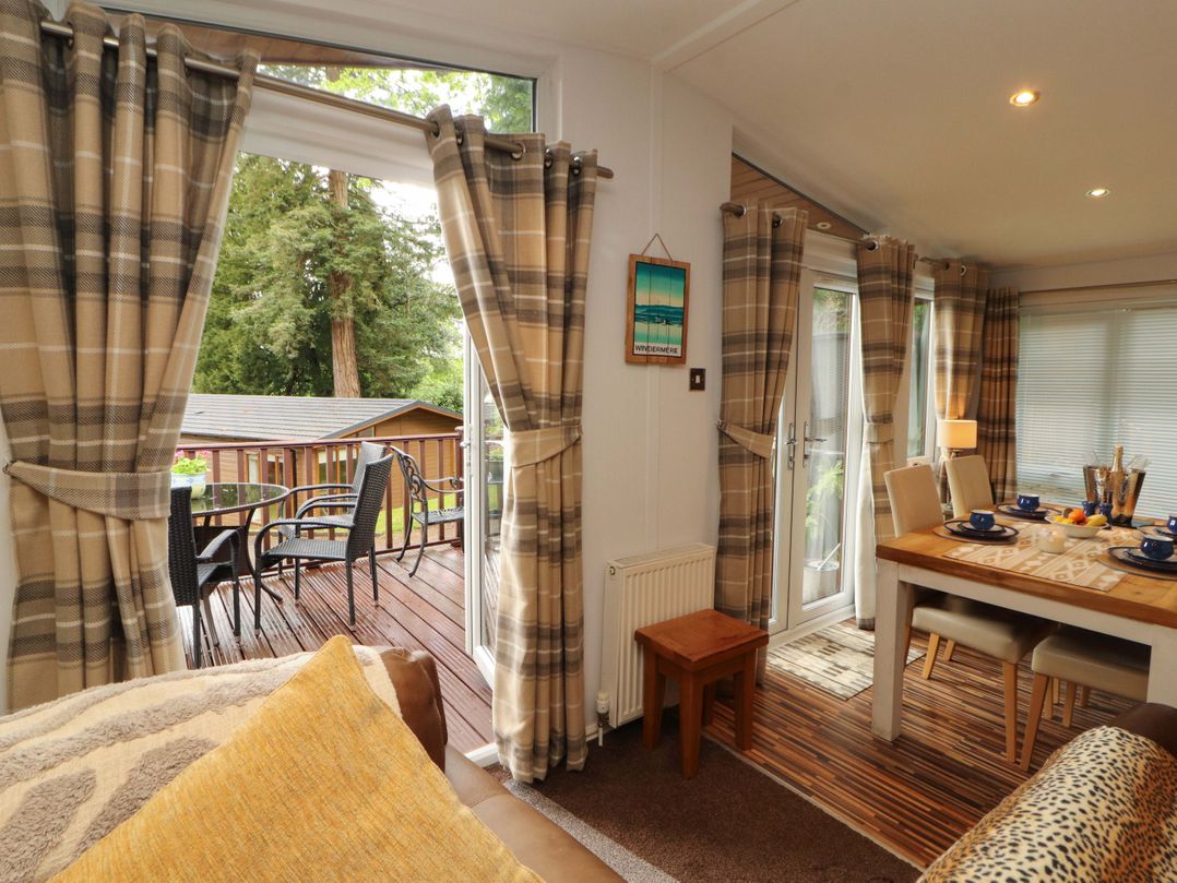Jodene Lodge, Redwood 2