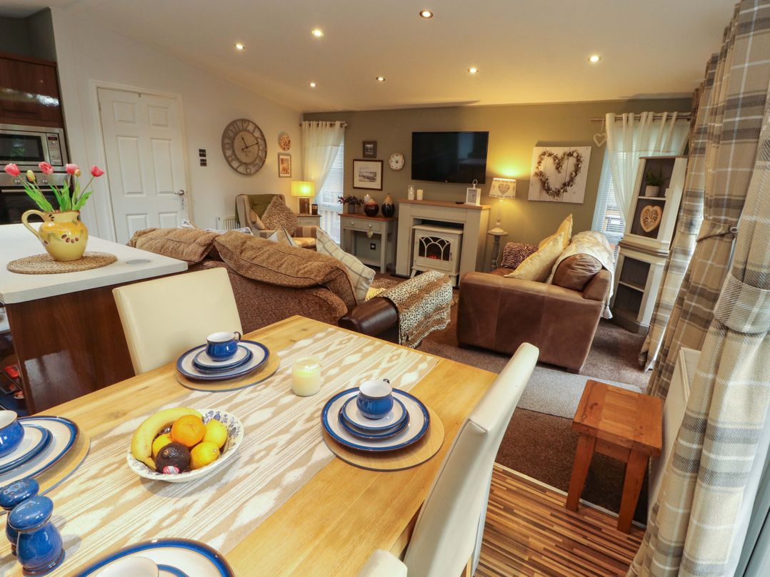 Jodene Lodge, Redwood 2