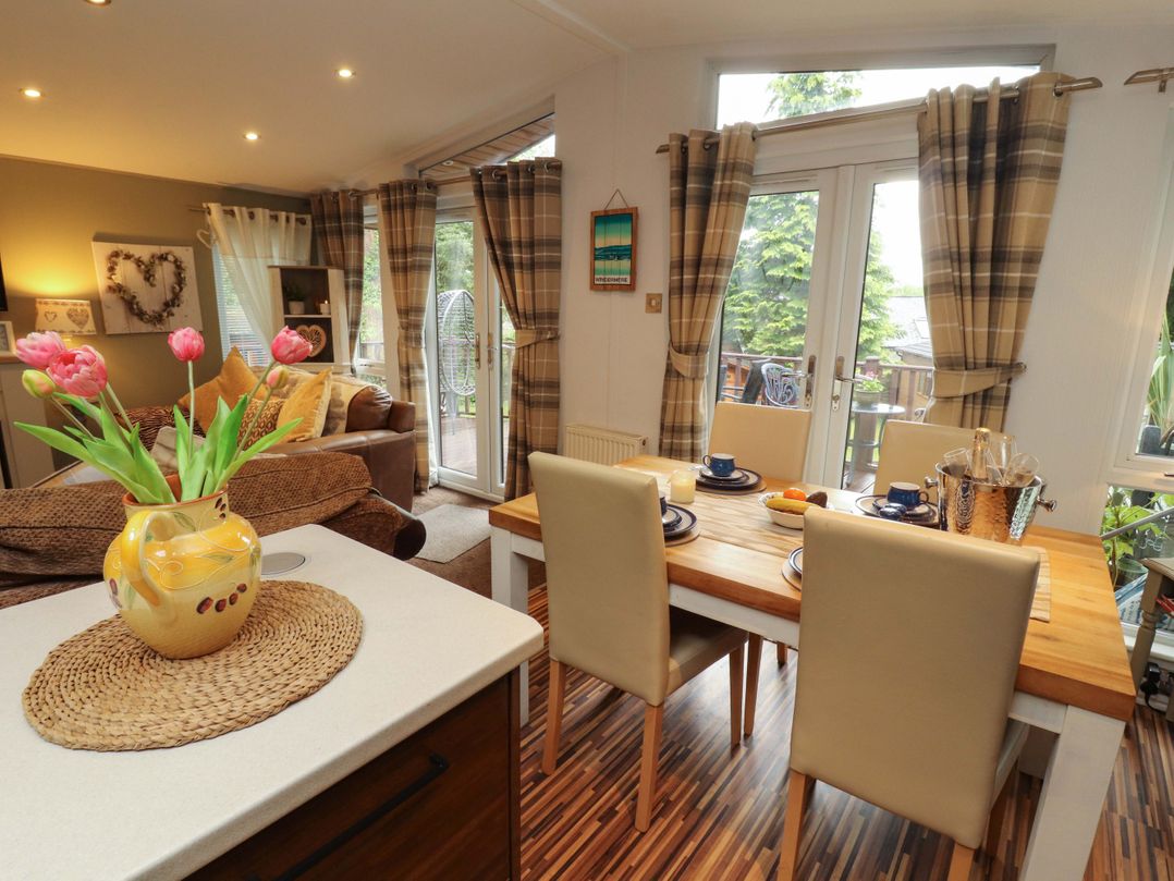 Jodene Lodge, Redwood 2