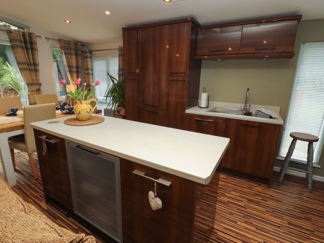 Jodene Lodge, Redwood 2